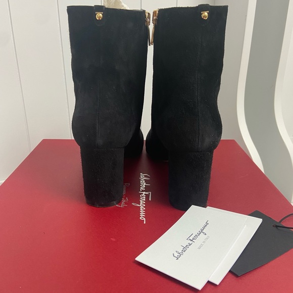 RARE Salvatore Ferragamo Pisa 70 Black Suede Booties, Size 5.5 - Picture 11 of 16